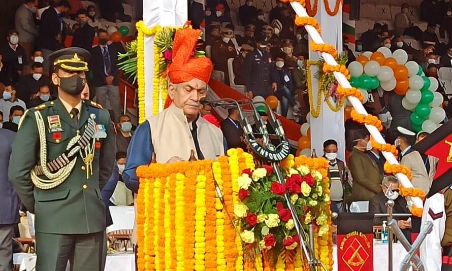 जम्मू में मना गणतंत्र दिवस, उपराज्यपाल मनोज सिन्हा ने फहराया तिरंगा