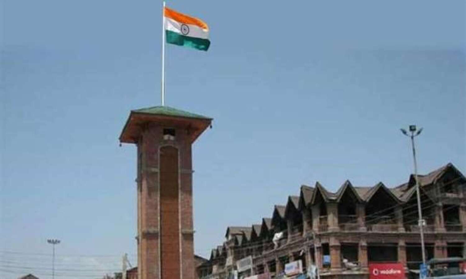 श्रीनगर के लाल चौक पर फहराया गया तिरंगा, लोगों में दिखा उत्साह