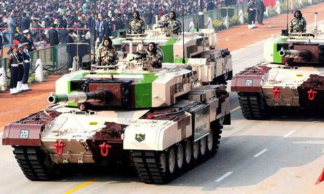 देश में धूमधाम से मना गणतंत्र दिवस, राजपथ पर सेनाओं ने दिखाई शौर्य की झलक