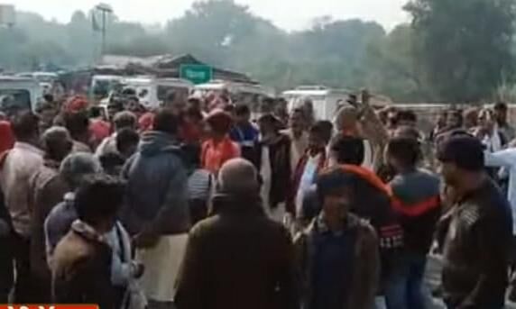 ब्रजेश प्रजापति का हुआ विरोध, सपा का तिंदवारी प्रत्याशी बदलने की मांग ब्रजेश प्रजापति का हुआ विरोध, सपा का तिंदवारी प्रत्याशी बदलने की मांग