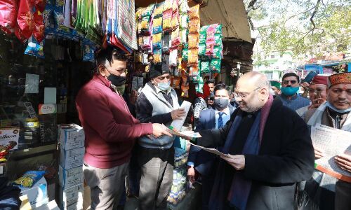 अमित शाह ने रुद्रप्रयाग में किया डोर टू डोर प्रचार, गृहमंत्री को देखे खिले लोगों के चेहरे
