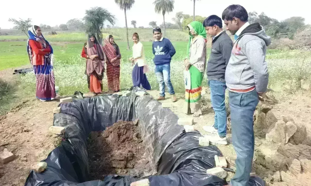 वर्मी कंपोस्ट तैयार कर जैविक उत्पादन की ओर बढ़ी महिलाएं वर्मी कंपोस्ट तैयार कर जैविक उत्पादन की ओर बढ़ी महिलाएं