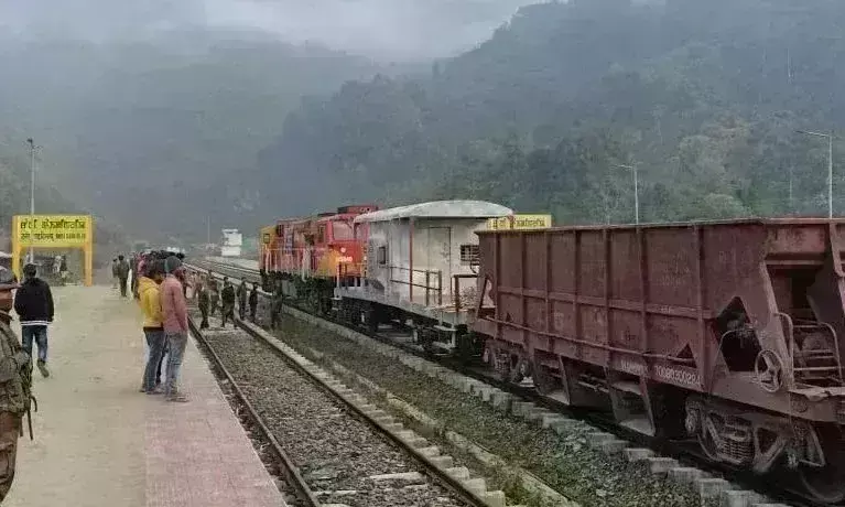 75 साल बाद मणिपुर पहुंची मालगाड़ी, प्रधानमंत्री ने कहा- पूर्वोत्तर का कायापलट जारी