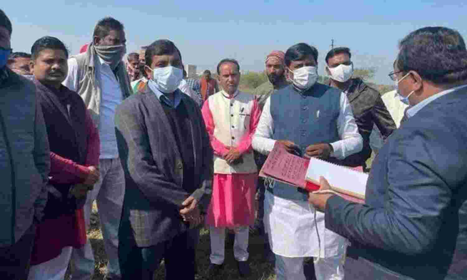 ग्वालियर में लगेगी शहीद की प्रतिमा, राजमंत्री ने कहा- तत्परता से किया जाए कार्य ग्वालियर में लगेगी शहीद की प्रतिमा, राजमंत्री ने कहा- तत्परता से किया जाए कार्य