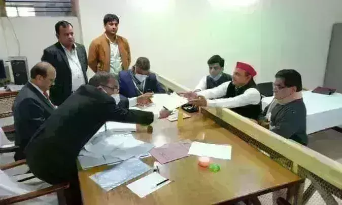 सपा अध्यक्ष अखिलेश यादव ने करहल सीट से भरा नामांकन, कहा- ये देश का चुनाव है सपा अध्यक्ष अखिलेश यादव ने करहल सीट से भरा नामांकन, कहा- ये देश का चुनाव है