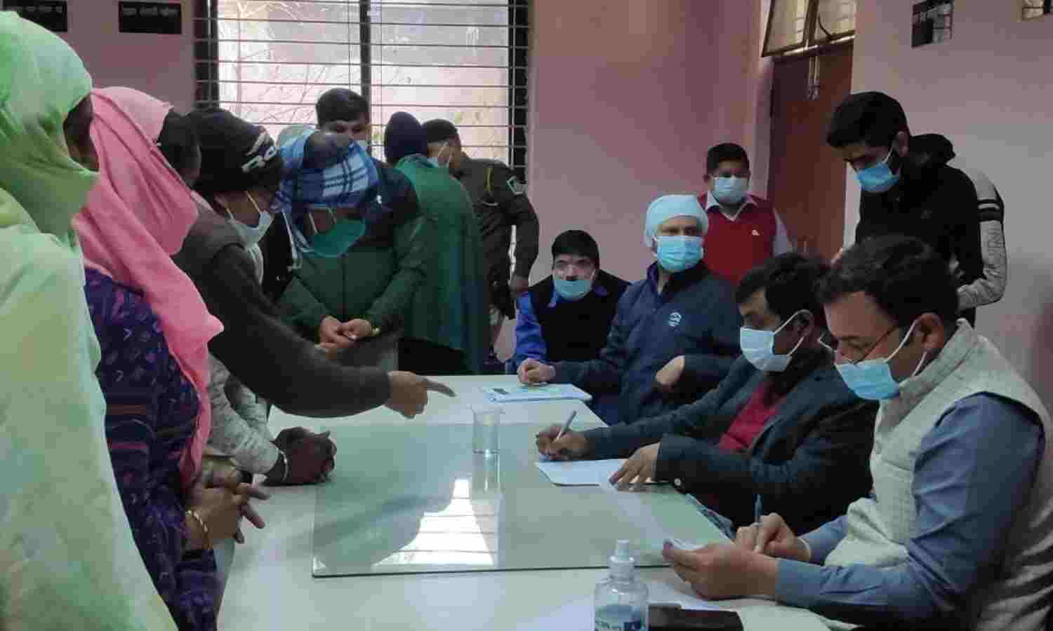 सेवानिवृत्त कर्मचारी का भुगतान अटकाना पड़ा भारी, कलेक्टर ने दो कर्मचारी किए निलंबित