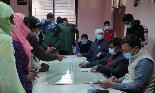 सेवानिवृत्त कर्मचारी का भुगतान अटकाना पड़ा भारी, कलेक्टर ने दो कर्मचारी किए निलंबित