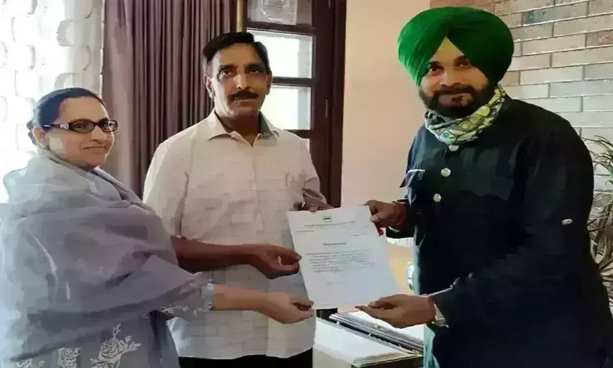 नवजोत सिंह सिद्धू के सलाहकार ने गुरु ग्रंथ साहिब को कहा किताब, सिख समुदाय नाराज