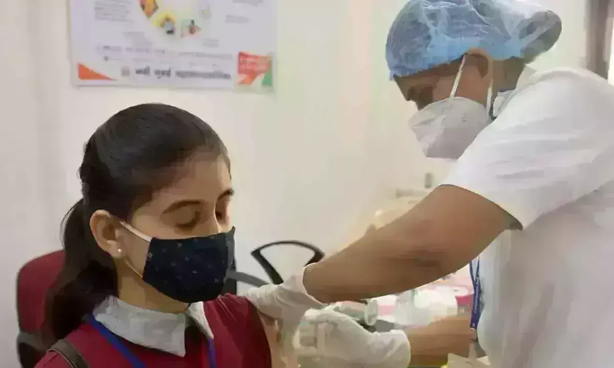 एक महीने में 15-18 आयुवर्ग के 65 प्रतिशत बच्चों की लगी वैक्सीनः स्वास्थ्य मंत्री