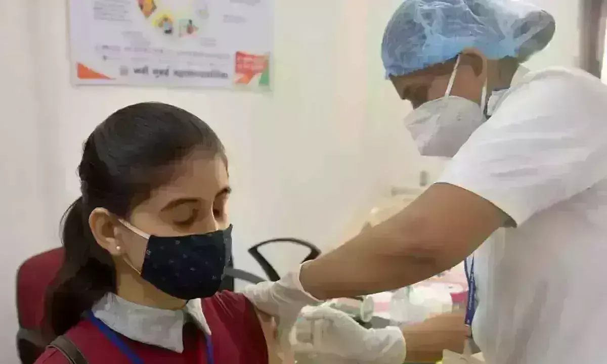 एक महीने में 15-18 आयुवर्ग के 65 प्रतिशत बच्चों की लगी वैक्सीनः स्वास्थ्य मंत्री