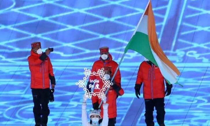 शीतकालीन ओलंपिक खेलों का शुभारंभ, उद्घाटन समारोह में आरिफ खान ने थामा तिरंगा