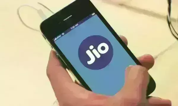 मुंबई में ठप हुआ जियो का नेटवर्क, ना कॉल, ना इंटरनेट चल रहा, कंपनी ने दिया ये..जवाब