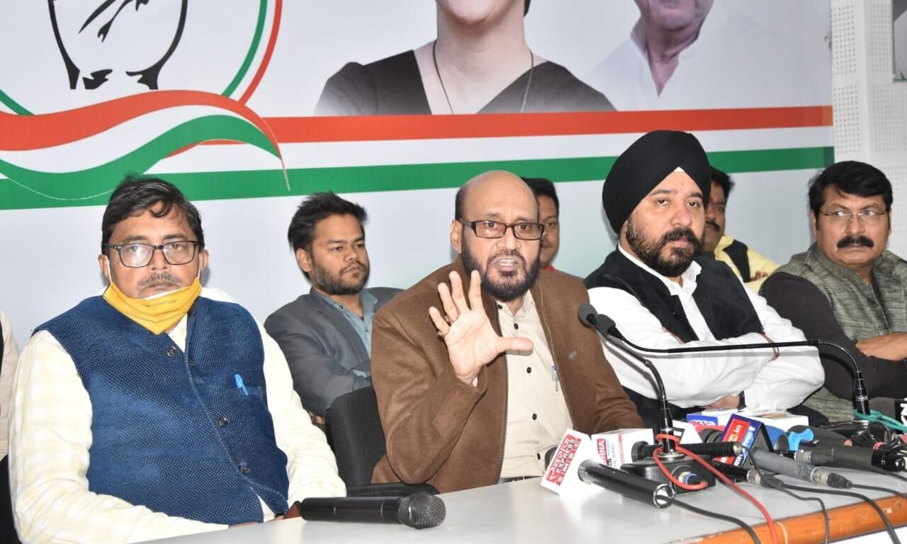 कांग्रेस ने सिंधिया को बताया अघोषित मुख्यमंत्री, सरकार पर उठाए सवाल कांग्रेस ने सिंधिया को बताया अघोषित मुख्यमंत्री, सरकार पर उठाए सवाल