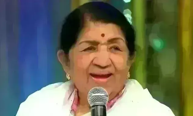 ज़रा से संकोच से उस दिव्य मिश्री को नहीं सुन सका....