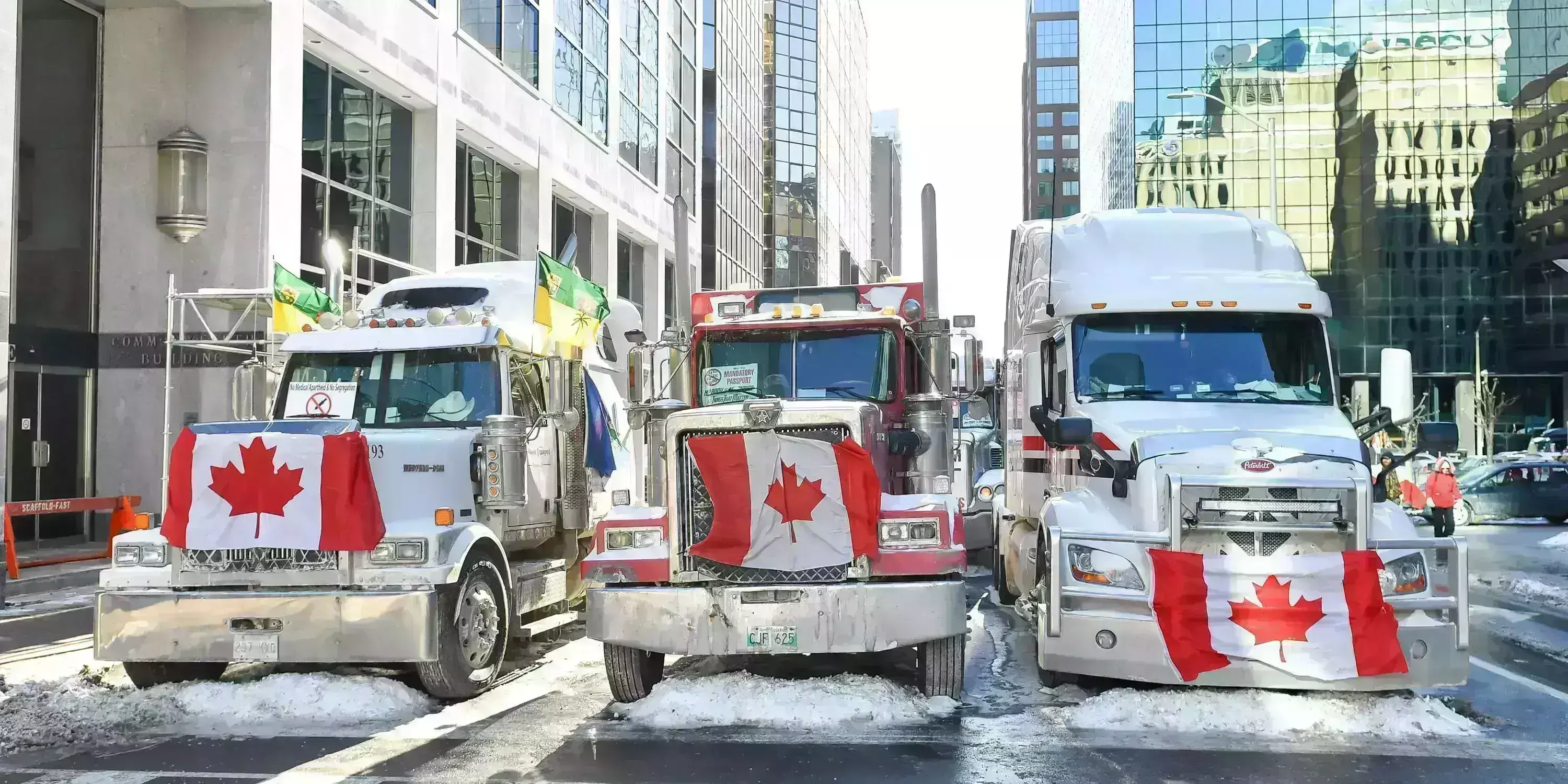 कनाडा में ट्रक चालकों ने तेज किया आंदोलन, राजधानी में लगा आपातकाल