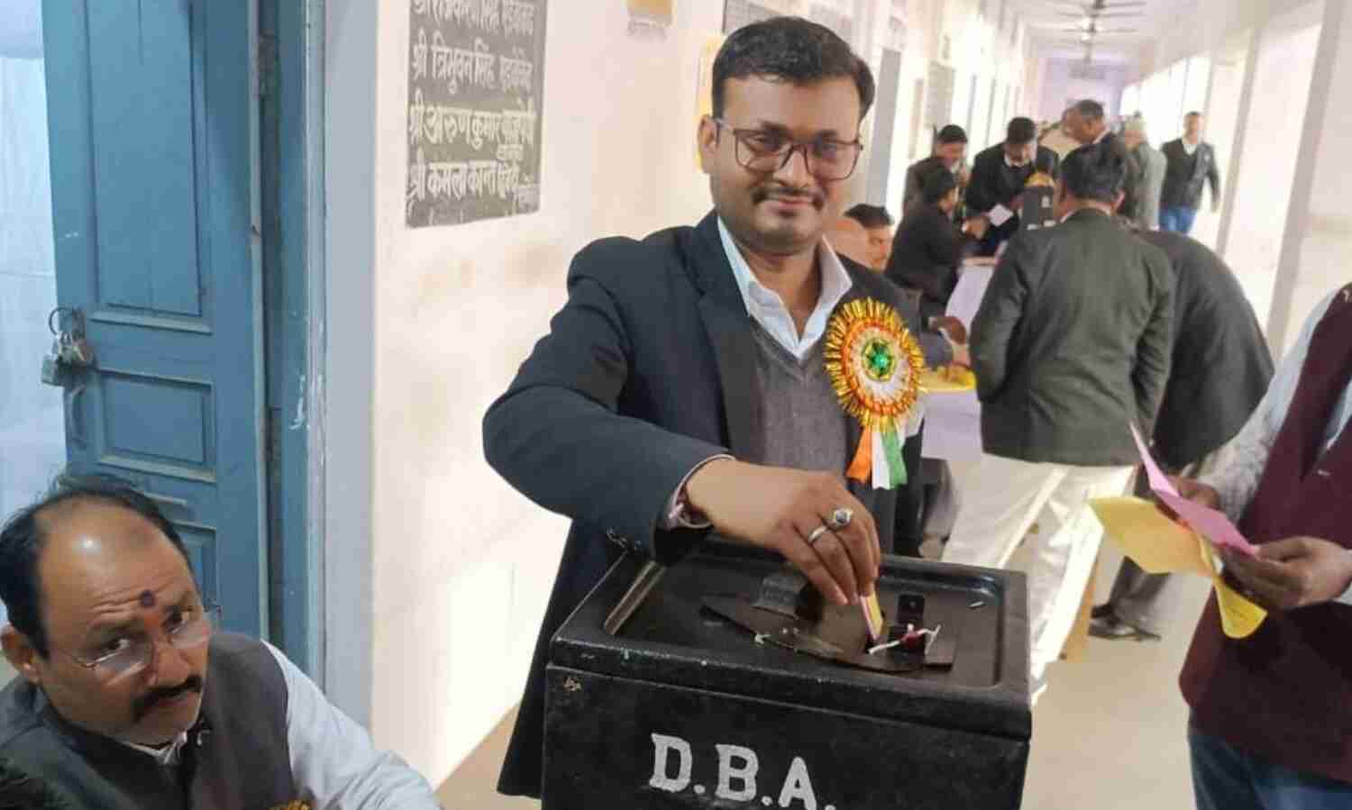 1180 अधिवक्ताओं ने  पोस्टल बैलट से किया मतदान