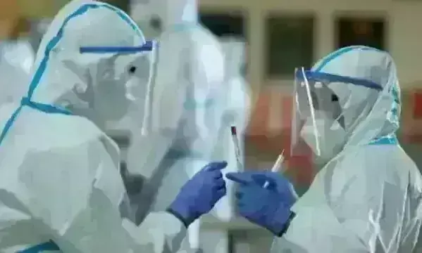 देश में तेजी से घटे कोरोना संक्रमित, 24 घंटों में 67 हजार 597 नए मरीज