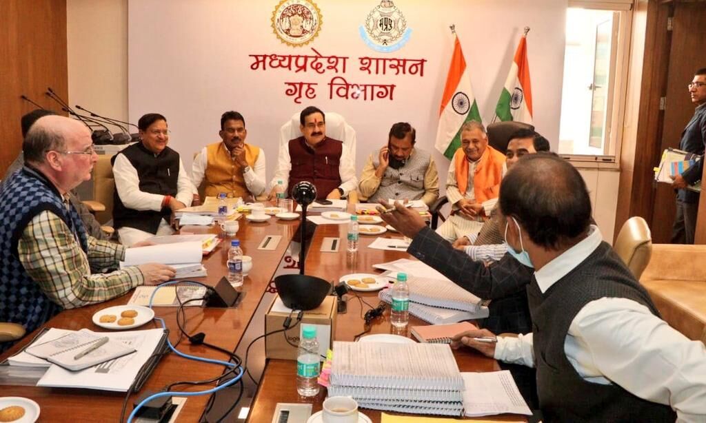 पदोन्नति में आरक्षण संबंधी निर्णय सर्वसम्मति से लिया जाएगा : गृहमंत्री मिश्रा