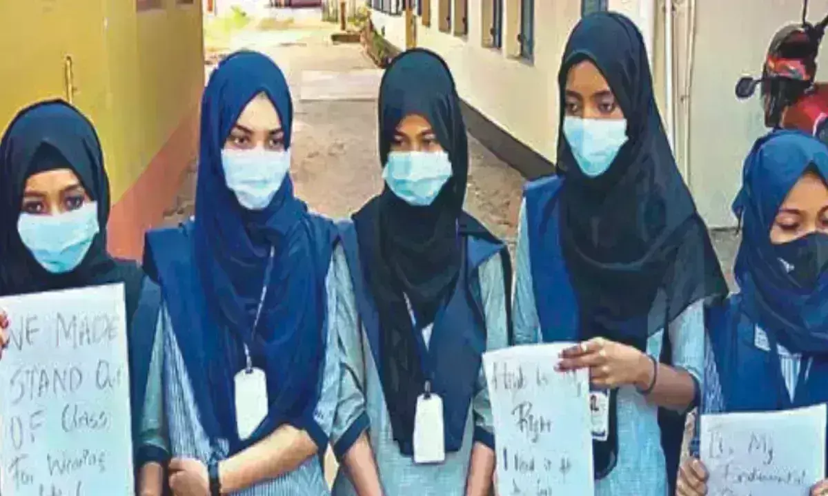 कर्नाटक में हिजाब विवाद पर कोर्ट में सुनवाई, स्कूल-कॉलेज 3 दिन के लिए बंद