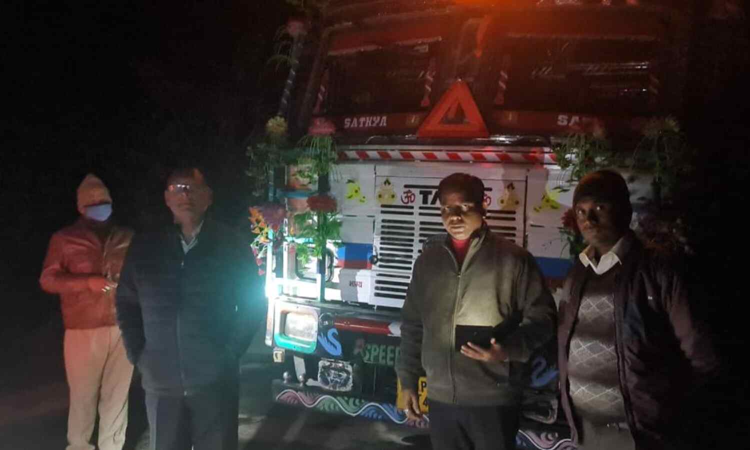 बांदा : डीएम ने सभी 44 ट्रकों को सीज किए