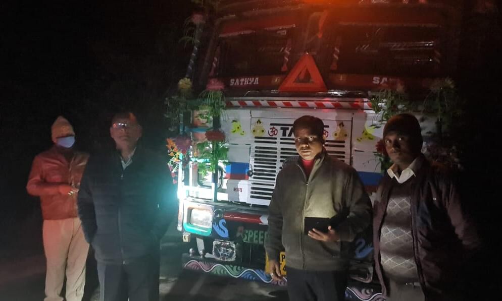 बांदा : डीएम ने सभी 44 ट्रकों को सीज किए