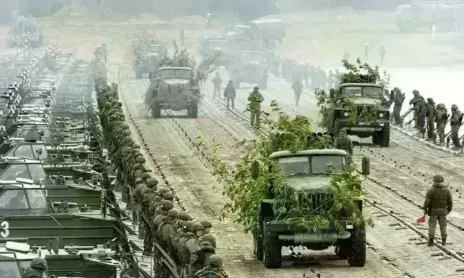 यूक्रेन पर बढ़ा हमले का खतरा, बेलारूस में शुरू हुआ रूसी युद्धाभ्यास