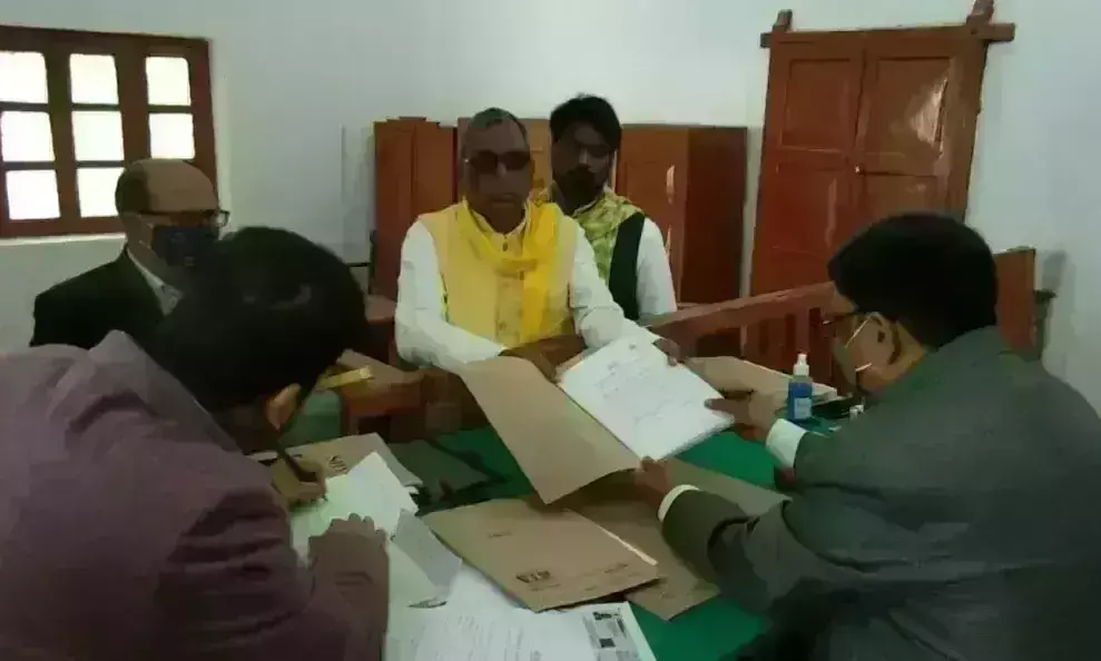 सुभासपा अध्यक्ष ओमप्रकाश राजभर ने किया नामांकन, जहूराबाद सीट से भरा पर्चा