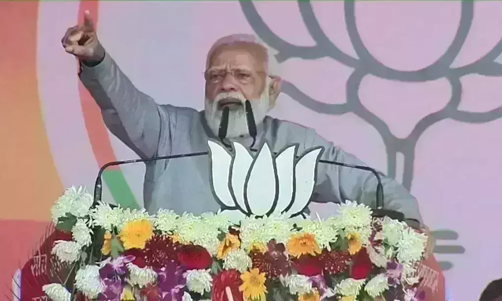 प्रधानमंत्री का सपा पर तंज, कहा- परिवारवादी संविधान और लोकतंत्र के लिए सबसे बड़ा संकट