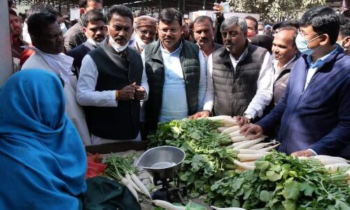 ऊर्जामंत्री के साथ नई सब्जी मंडी पहुंचे प्रभारी मंत्री, कहा- सुविधाओं की कमी न रहे ऊर्जामंत्री के साथ नई सब्जी मंडी पहुंचे प्रभारी मंत्री, कहा- सुविधाओं की कमी न रहे