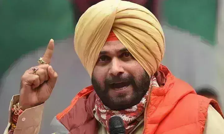 नवजोत सिद्धू ने कांग्रेस के खिलाफ खोला मोर्चा, पेश किया अपना पंजाब मॉडल