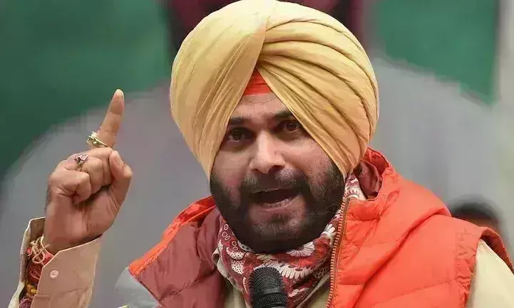 नवजोत सिद्धू ने कांग्रेस के खिलाफ खोला मोर्चा, पेश किया अपना पंजाब मॉडल