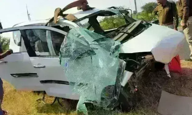 सड़क हादसे में नवविवाहित जोड़े की मौत, 12 दिन पहले हुई थी शादी सड़क हादसे में नवविवाहित जोड़े की मौत, 12 दिन पहले हुई थी शादी