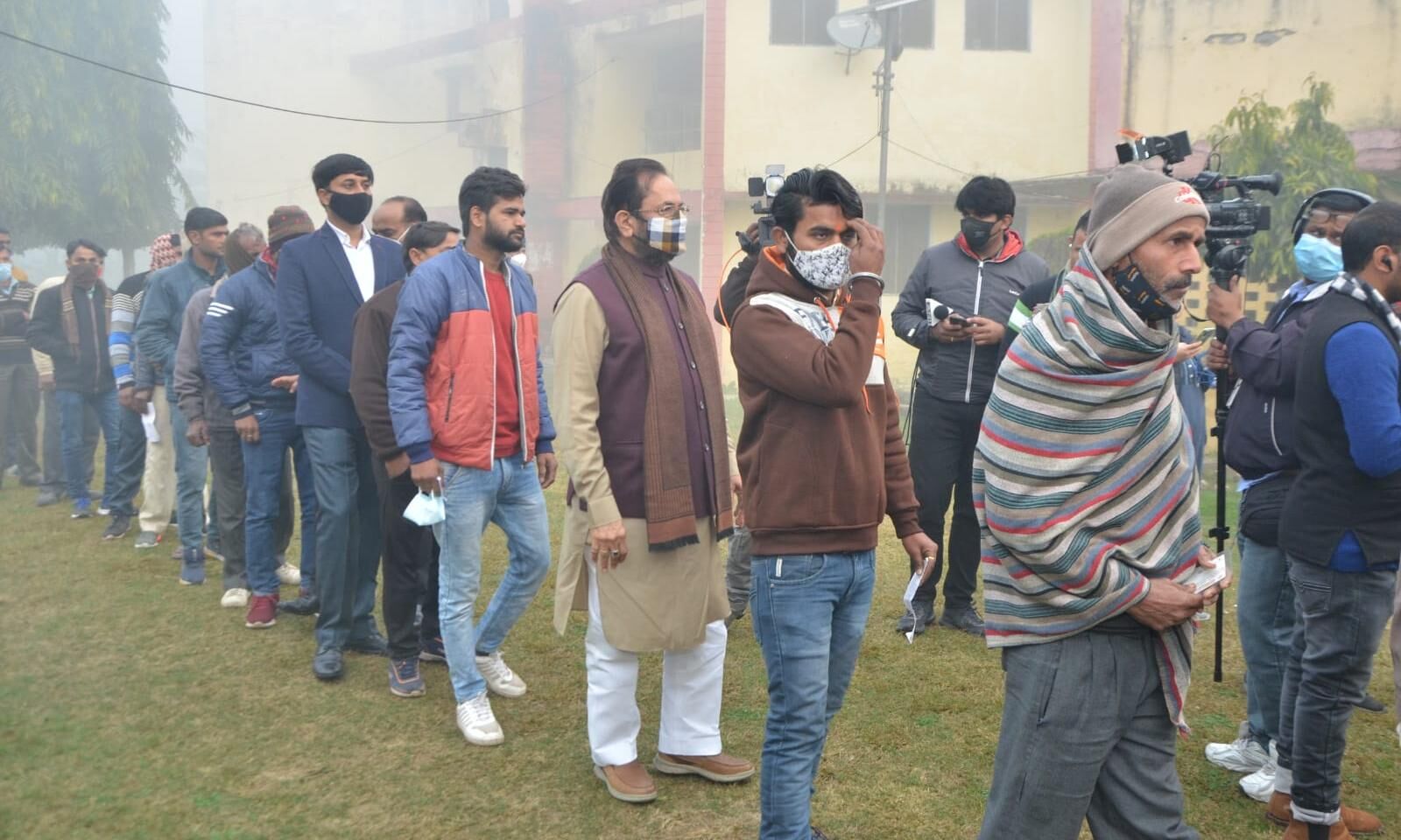 उप्र में दूसरे चरण का मतदान समाप्त, शाम 5 बजे डले 60 फीसदी वोट