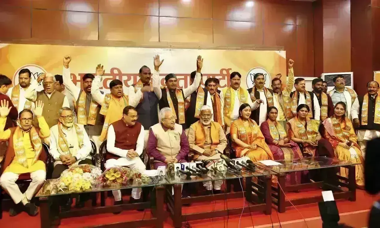 भाजपा ने सपा गठबंधन को दिया झटका, अपना दल (कमेरावादी) के प्रदेश अध्यक्ष हुए शामिल भाजपा ने सपा गठबंधन को दिया झटका, अपना दल (कमेरावादी) के प्रदेश अध्यक्ष हुए शामिल