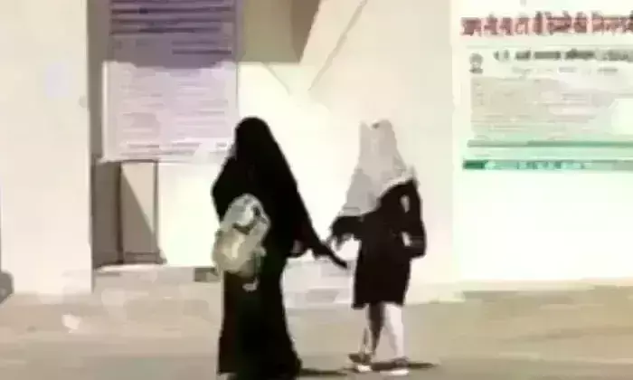 गृहमंत्री मिश्रा के क्षेत्र में कॉलेज ने बैन किया हिजाब, दिए जांच के आदेश गृहमंत्री मिश्रा के क्षेत्र में कॉलेज ने बैन किया हिजाब, दिए जांच के आदेश