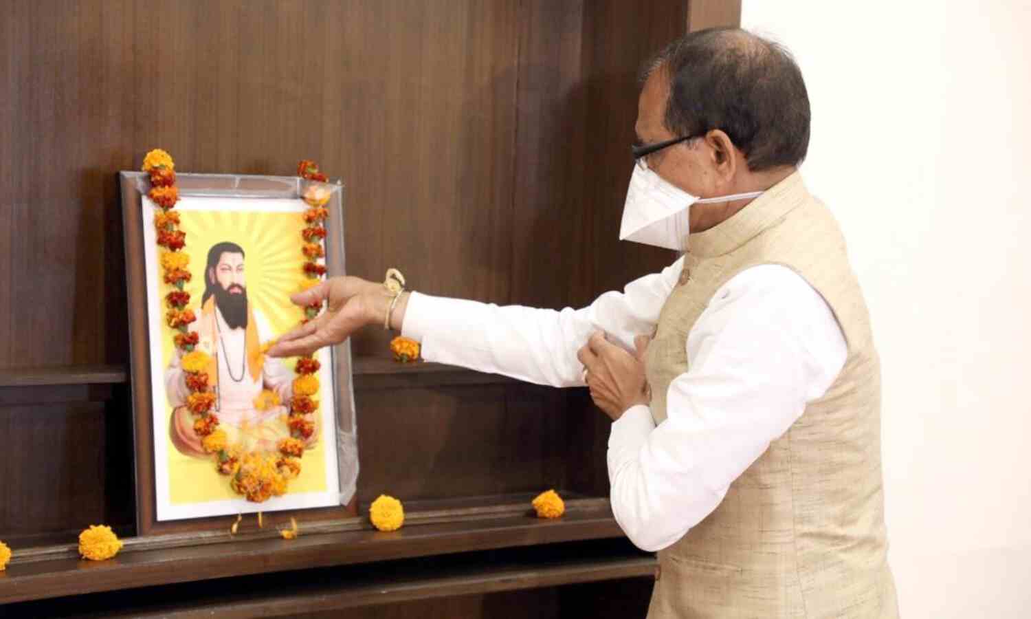 ऐसा चाहूँ राज मैं, जहाँ मिले सभी को अन्, छोट बढ़ सब संग रहें : मुख्यमंत्री