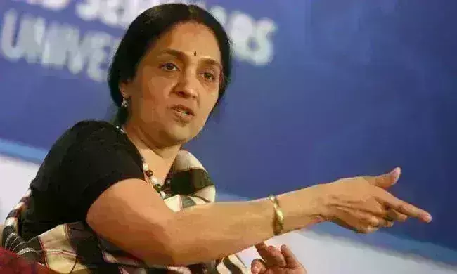 NSE की सीईओ चित्रा रामकृष्णन के घर IT का छापा, गुप्त जानकारी लीक करने का रूप