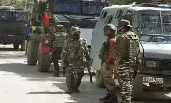 श्रीनगर में सुरक्षाबलों को निशाना बनाकर आतंकियों ने फेंका ग्रेनेड, कोई हताहत नहीं