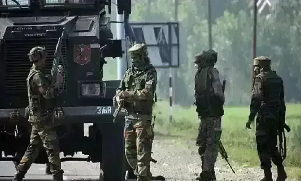 शोपियां में सुरक्षाबलों और आतंकियों के बीच मुठभेड़, एक आतंकी मारा गया, दो जवान शहीद