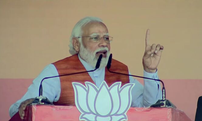 प्रधानमंत्री का सपा पर हमला, कहा- वोट बैंक के लिए आतंकियों के साथ खड़ी थी पिछली सरकार