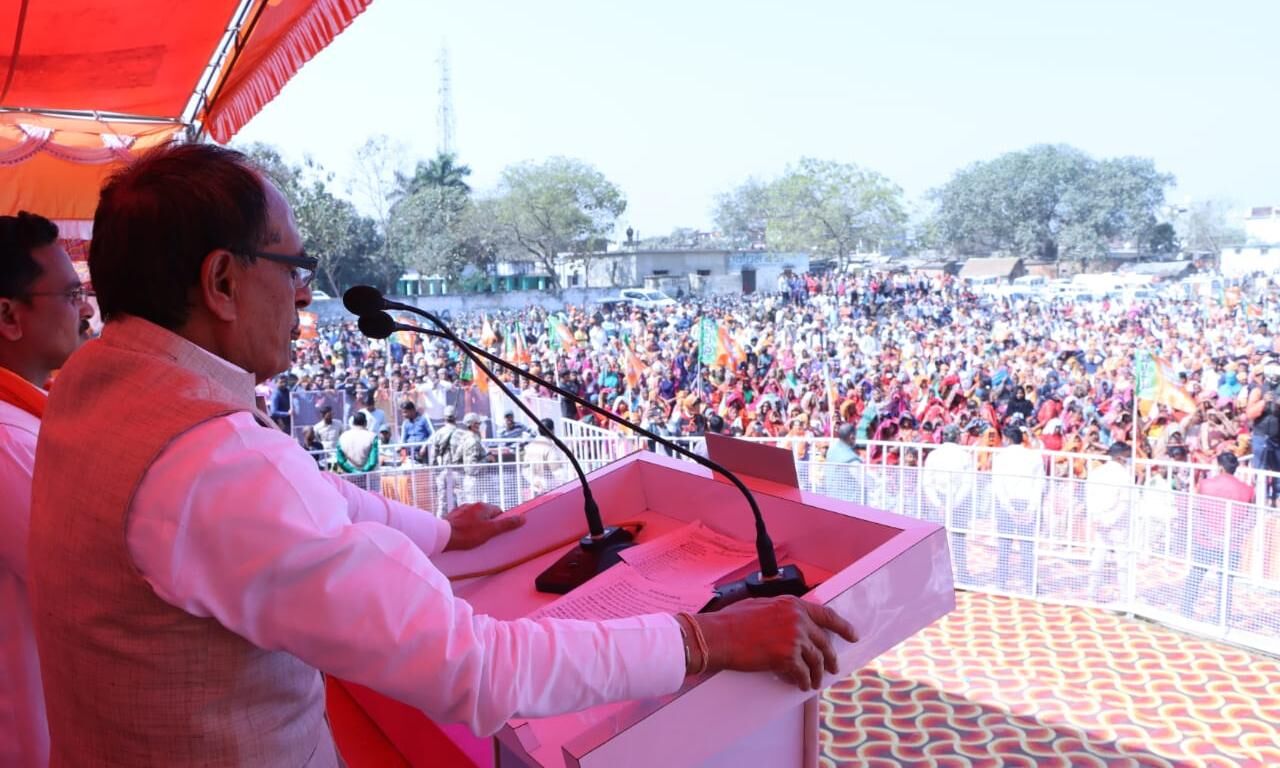 शिवराज सिंह ने देवरिया में किया प्रचार, कहा- विकास का पर्याय है मोदी-योगी की जोड़ीः