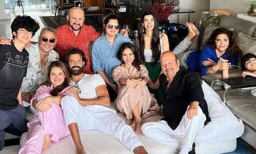 ऋतिक रोशन की मिस्ट्री गर्ल की तस्वीर आई सामने, फैमिली के साथ किया लंच ऋतिक रोशन की मिस्ट्री गर्ल की तस्वीर आई सामने, फैमिली के साथ किया लंच