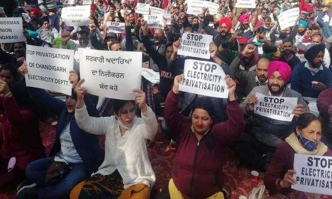 अंधेरे में डूबा चंडीगढ़, बिजली व्यवस्था हुई ठप, घरों में पीने के लिए भी पानी नहीं