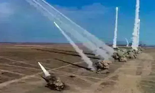 रूस ने कीव पर दागी बैलिस्टिक मिसाइल, यूक्रेन में लगा मार्शल लॉ रूस ने कीव पर दागी बैलिस्टिक मिसाइल, यूक्रेन में लगा मार्शल लॉ