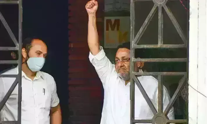 नवाब मलिक की गिरफ्तारी का विरोध, मुंबई में प्रदर्शन, दाऊद से रिश्तों की हो रही जांच