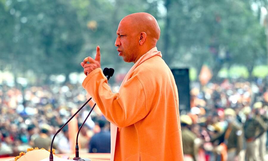 मुख्यमत्री का सपा पर तंज, कहा - नाम समाजवादी काम तमंचावादी सोच परिवारवादी