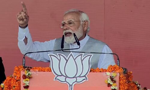 देश परिवारवादियों के हाथों में मजबूत नहीं रह सकता : प्रधानमंत्री