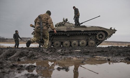 कीव पर कब्जे के लिए रूस ने तेज किया अभियान, वार्ता के लिए बेलारूस भेजा प्रतिनिधि मंडल