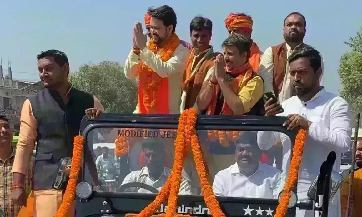 अनुराग ठाकुर ने देवरिया में किया रोड शो, कहा - जो टोटी चुराते थे, वे रोटी कैसे देंगे