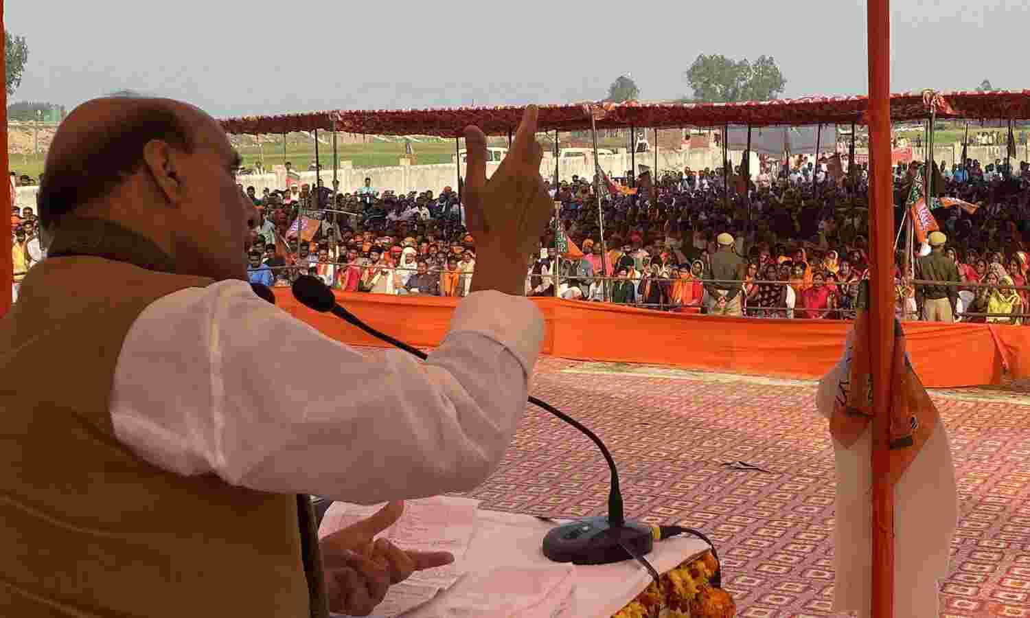 लक्ष्मी हाथी, हाथ या साइकिल नहीं, कमल पर बैठकर आती हैं : राजनाथ सिंह